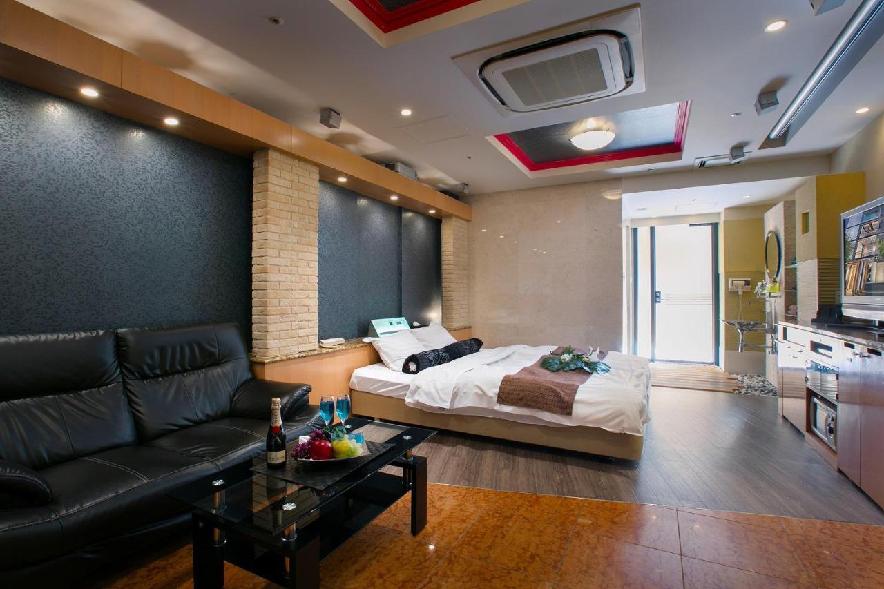 Hotel Axis -アクシス- (Adults Only) Ōsaka Extérieur photo